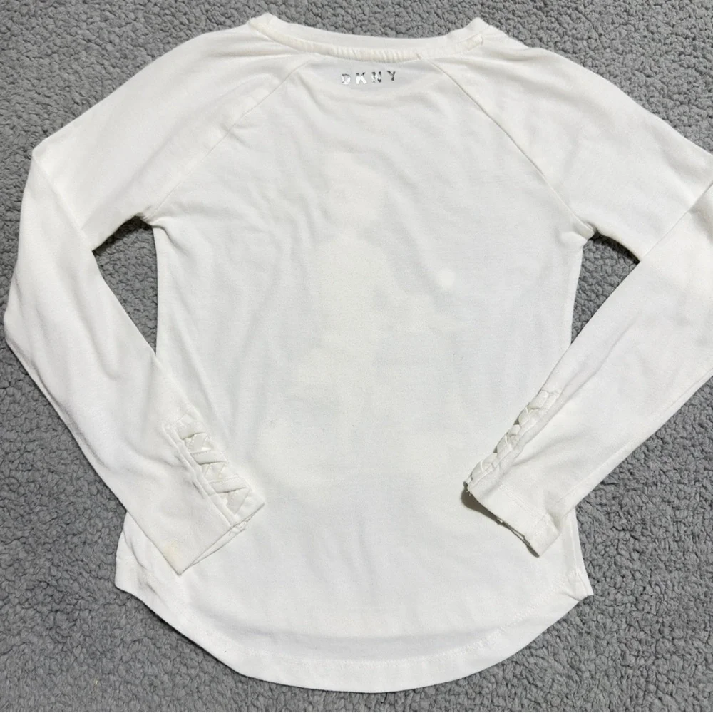 DKNY Girls White Long Sleeve Graphic T-Shirt, Size S(7), Scooter Cat Print Shirt - Picture 2 of 6